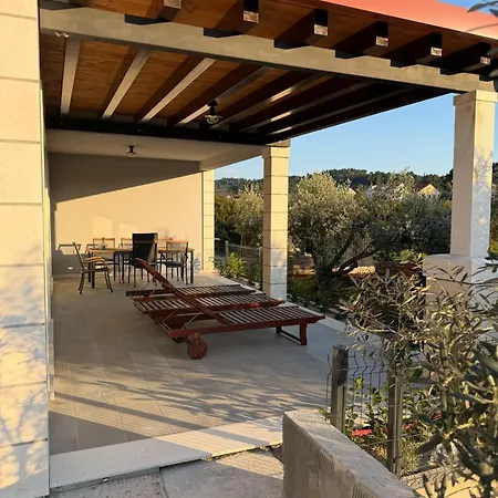 Lumaris Olive Garden Retreat * 룸바르다