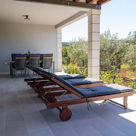 Lumaris Olive Garden Retreat