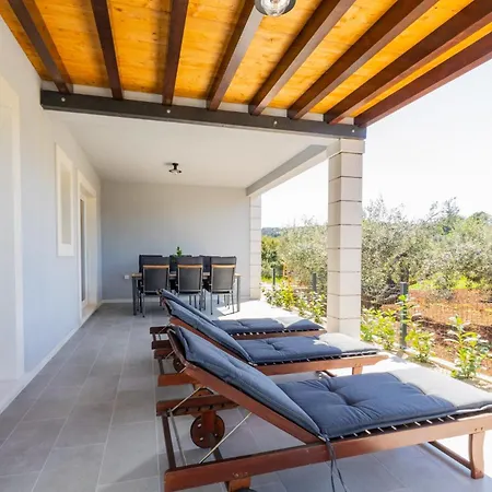 Lumaris Olive Garden Retreat 아파트 *