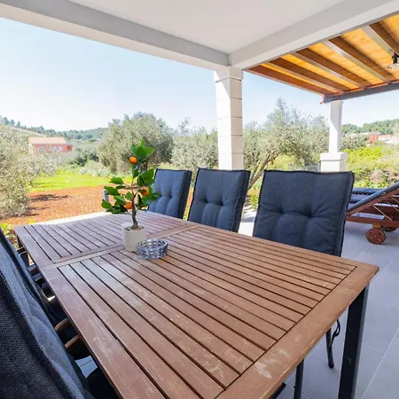 Lumaris Olive Garden Retreat 아파트